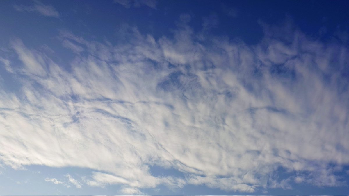 今週も終わりです
お疲れさまでした
いつもありがとうございます
今日もいいお天気でしたね
今夜も冷えそうです
暖かくしてお過ごしください。。。

今日の空 #イマソラ #カコソラ