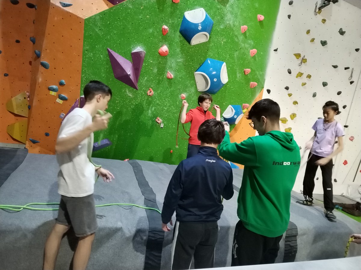 Tenemos ✌️ plazas libres en la actividad de  #escalada iniciación que se realiza en el rocódromo indoorwall de Alicante del 28 de noviembre al 19 de diciembre los viernes de 17h a 19h. 

Entra en nuestra web para realizar la inscripción. alicante.es/es/noticias/cu…