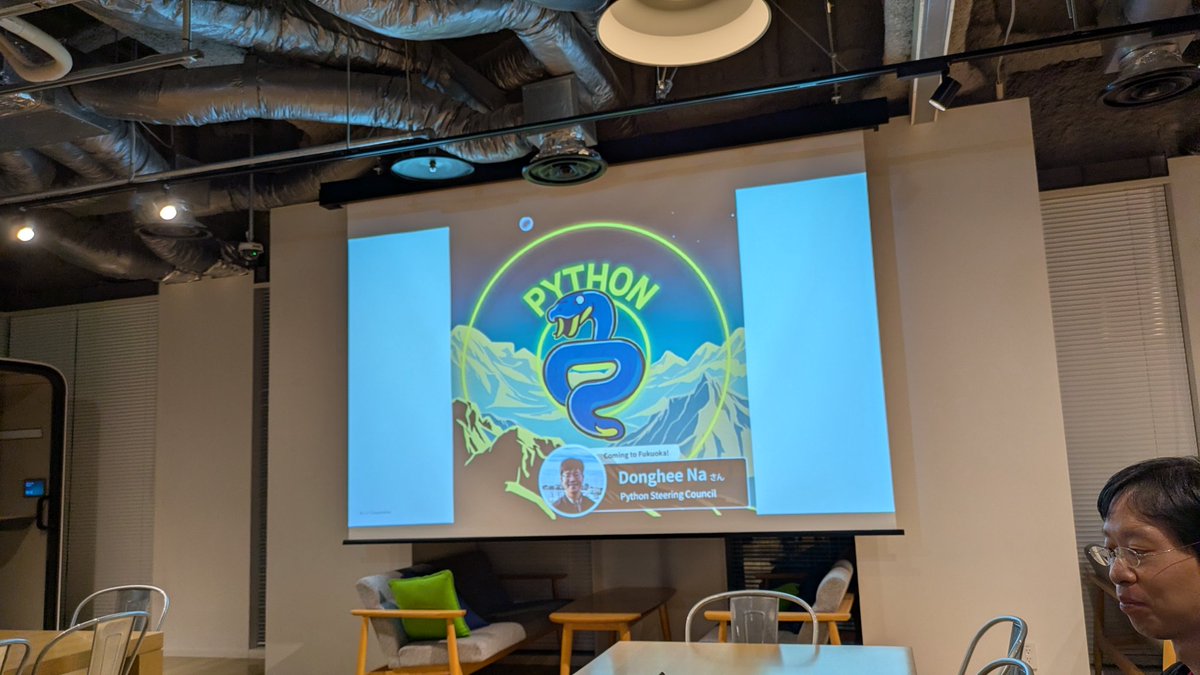 takanory's tweet image. そろそろはじまる。なんと！ビールを飲みながらトークが聞ける！！ #pythonfukuoka