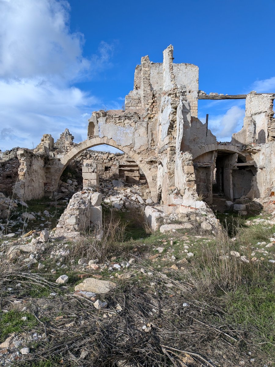 54è dia exigint un Inventari del Patrimoni Arquitectònic de Catalunya públic i digne. <a href="/patrimonigencat/">Patrimoni cultural</a>

A les Muntanyes de Prades, hi ha constància d'aquest poble des de principis del s.XII, i no fa ni un segle que es va abandonar...

Als anys 20, van arribar a ser 60 persones!