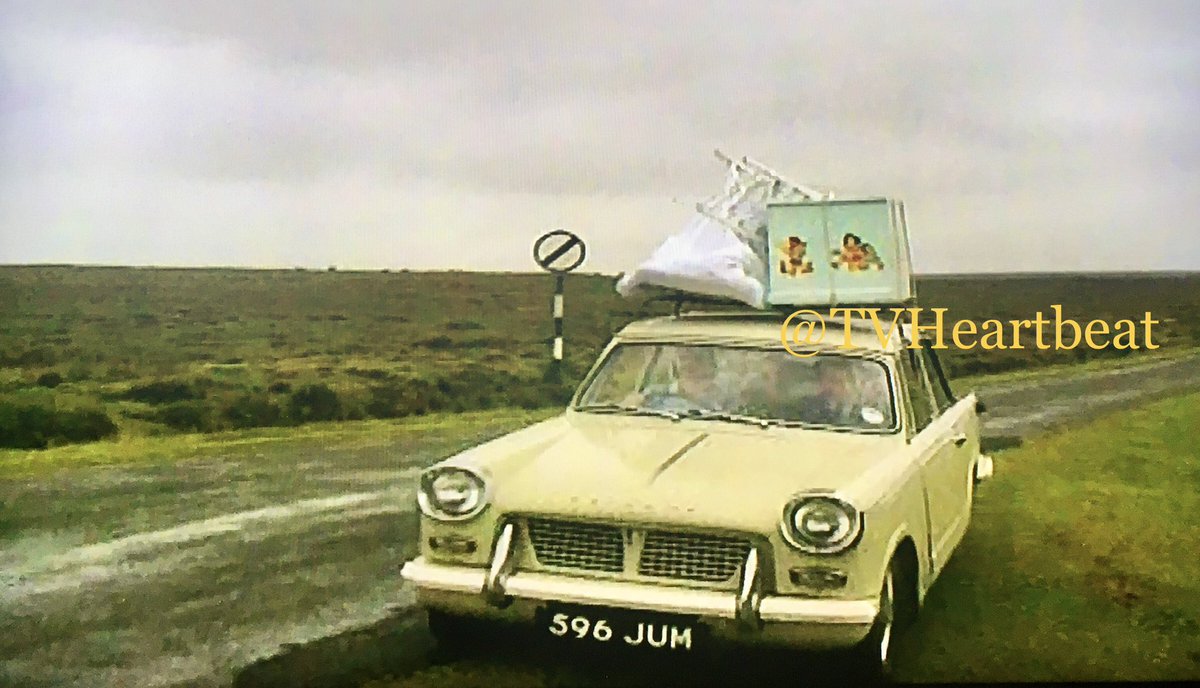 TvHeartbeat's tweet image. For #FrontEndFriday; Kate and Nick collecting the essentials for the baby in series 4. #Heartbeat #TriumphHerald 🩵