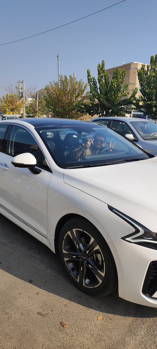 _Savcii_'s tweet image. هادی ماشین جدید خریده اومد دنبالم ، ذوق کردم خدایی🫠😍