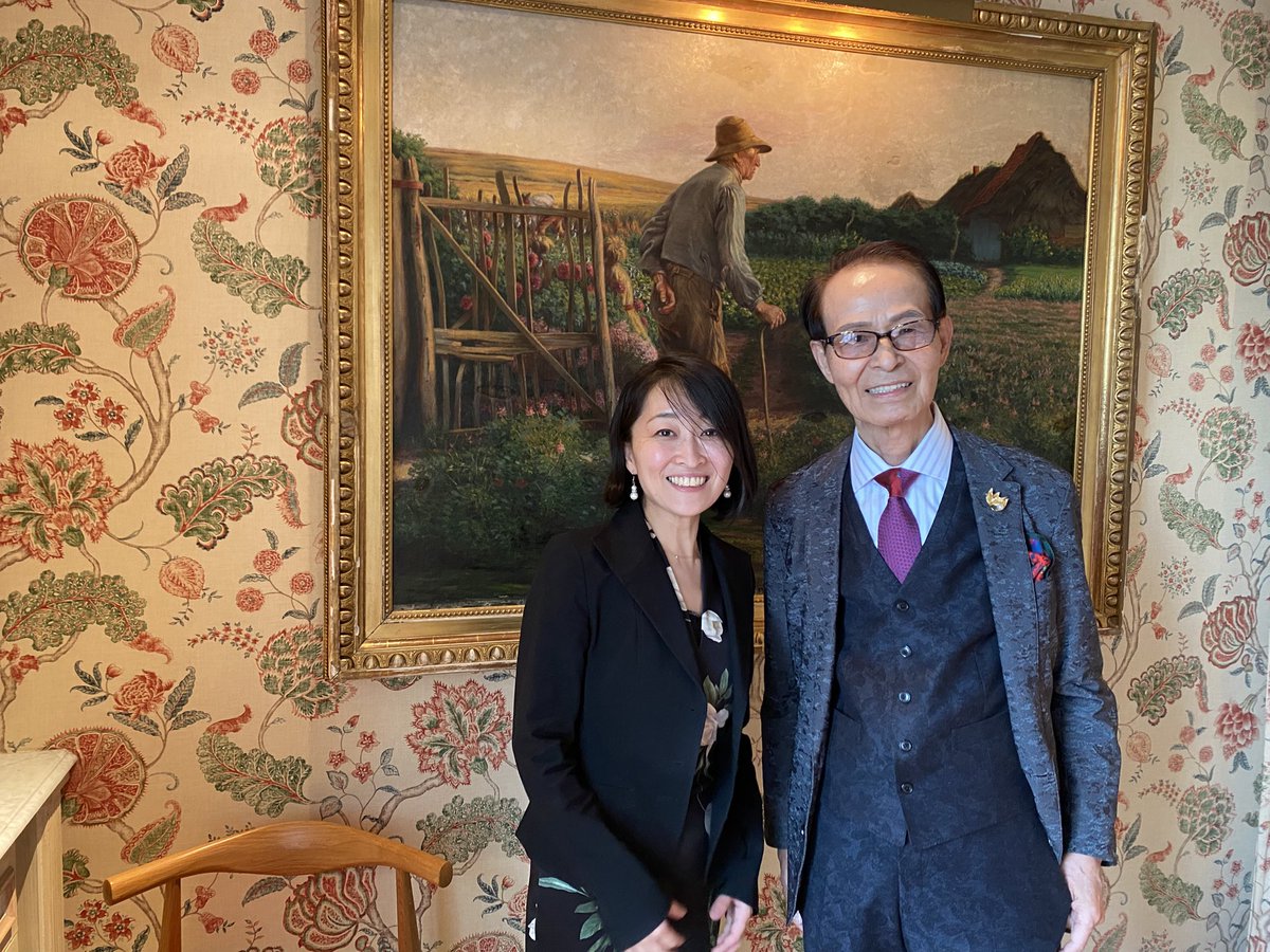 【マナー講座☺️】

一流の講師・吉門憲宏先生から、地球人として一流を目指している人が一流の心得を学ぶマナー講座に参加してきました❣️

『お料理は五感を刺激する芸術である』
だから、私にとってこの時間はすご〜く大切な時間！

いつまでも学べる環境にある事に心から感謝しております☺️