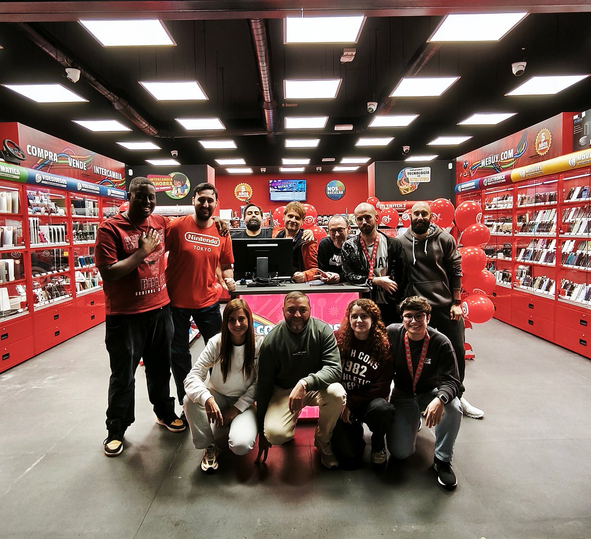 🛩️ ¡Aterrizamos en el FAN Mallorca! bit.ly/cex-fan-mallor…

🎉 ¡Una nueva tienda donde comprar tus videojuegos, consolas, móviles y tecnología, con 5 años de garantía! 

👇 Este equipazo lo ha hecho posible, gracias 🙏