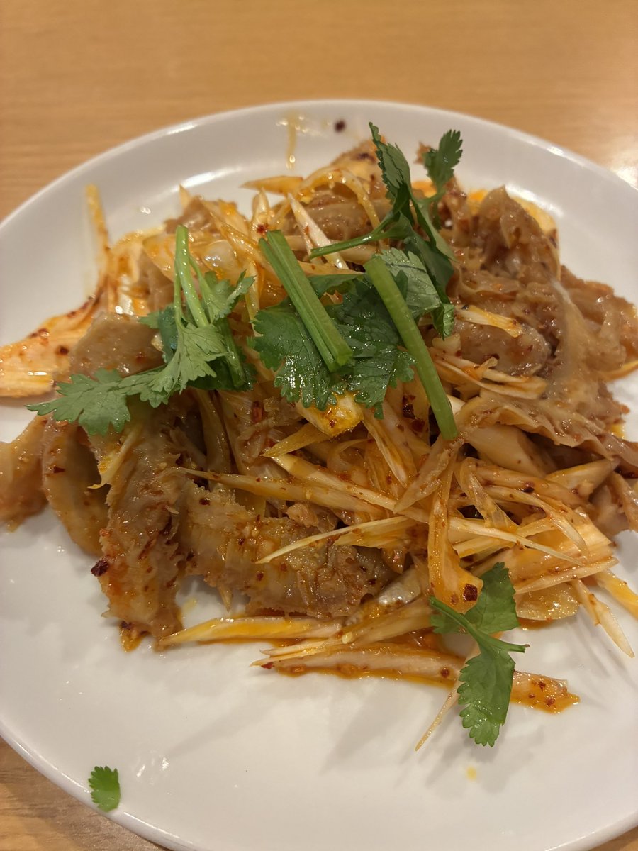 伊勢佐木町にある杜記にて麻婆刀削麺(汁なし)と麻辣牛ハチノスを食す