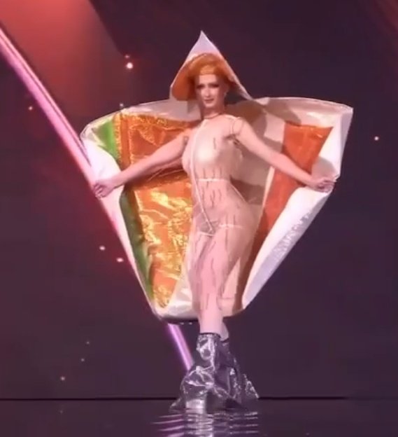 "Мисс вселенная 2025" участница из Норвегии в костюме лосося 🤌 
ну имба же