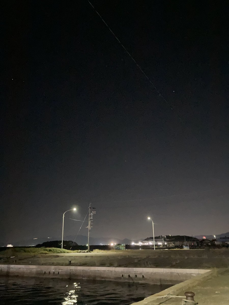 今日も晴れて良いお天気の三河湾です。星も綺麗に見えています。気温は約13℃、風も若干吹いており寒い体感です。
#今日の空
#イマソラ