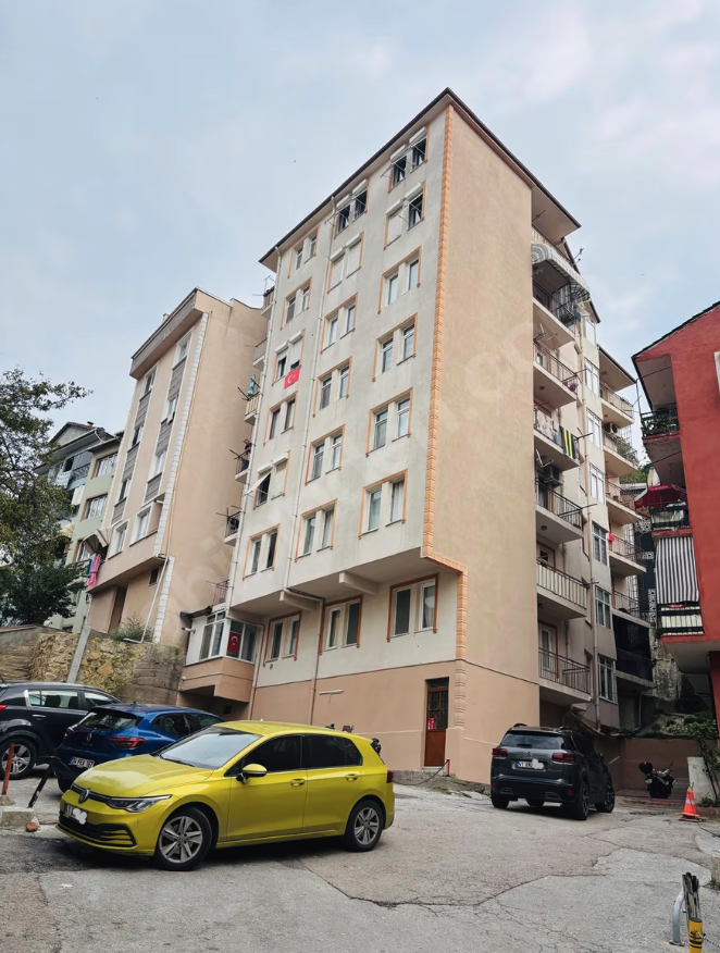 sengpt's tweet image. sahibinden comda ilgilendiğin ev ilanının fotoğrafını nano banana&apos;ya ver sana bina planını çıkarsın. 

nano banana&apos;nın bir gecede bitirdiği meslekler,

- tapu dairesindeki arşivci abi
- otoketle bina çizimi yapanlar