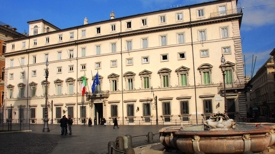 mimit_gov's tweet image. ✅ Il Consiglio dei ministri, su proposta di Urso, ha approvato il nuovo Codice degli #incentivi dando attuazione alla legge delega 2023.
Il decreto si fonda su: #digitalizzazione, #semplificazione e #trasparenza.
 🔛 Entrerà in vigore dal 1° gennaio 2026.
mimit.gov.it/it/notizie-sta…