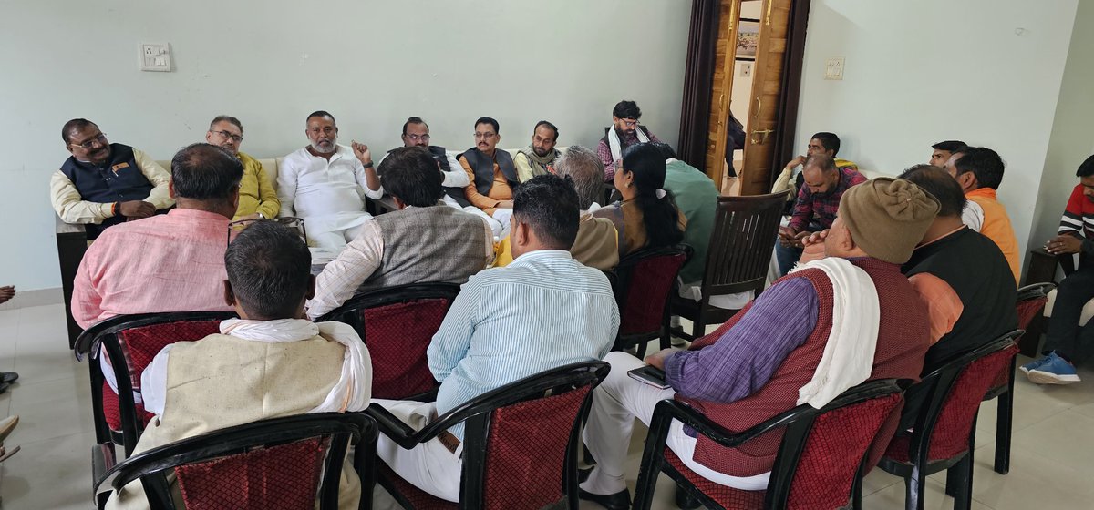 आज जनपद चित्रकूट में S I R को लेकर आयोजित जिला बैठक में सहभागी होकर सभी जिला पदाधिकारी एवं जनप्रतिनिधियों को शक्ति केंद्र एवं बूथ स्तर पर प्रवासी बना कर काम की गति को प्रदान किया
<a href="/Bhupendraupbjp/">Bhupendra Singh Chaudhary</a> <a href="/idharampalsingh/">Dharampal Singh</a> <a href="/sunilbansalbjp/">Sunil Bansal</a> <a href="/tarunchughbjp/">Tarun Chugh</a> <a href="/blsantosh_b/">B.L.SANTOSH B.l.santosh</a>