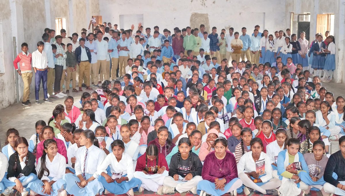 Abvp4Awadh's tweet image. भगवान बिरसा संदेश यात्रा के निमित्त रायबरेली के जनपद इंटर काॅलेज में भगवान बिरसा मुंडा गोष्ठी का आयोजन किया गया।

जिसमें प्रमुख रूप से प्रदेश जनजाति सह कार्य प्रमुख झारखंड मंटू मुर्मू गिरिडीह तथा भगवान बिरसा संदेश यात्रा के प्रांत संयोजक अलख कान्त श्रीवास्तव उपस्थित रहे