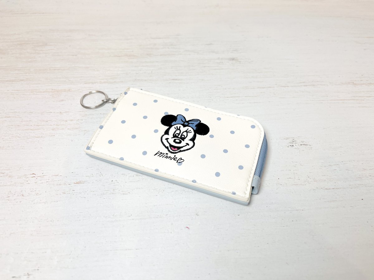 ゼクシィの付録、 ニュアンスなライトブルーにミニーちゃんの刺しゅう