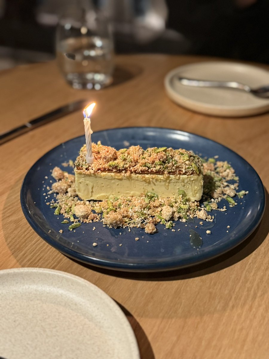 riesria's tweet image. Nomadでお誕生日のお祝いしてもらいました。
20個くらい年下の子に祝ってもらって優しさにじーん…。ありがたい。
お料理はもちろん最高で、お店のサービスもさすがでした✨
とても幸せな夜でした