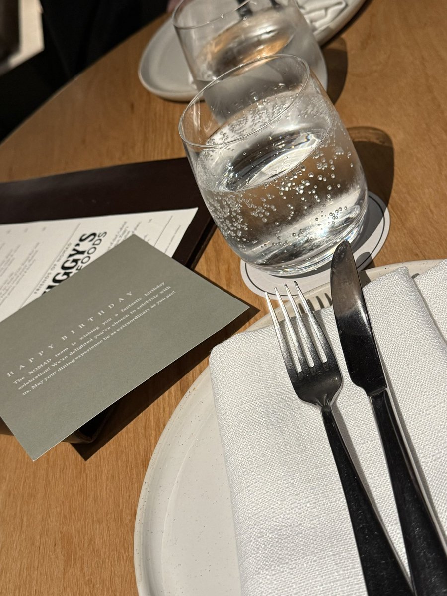 riesria's tweet image. Nomadでお誕生日のお祝いしてもらいました。
20個くらい年下の子に祝ってもらって優しさにじーん…。ありがたい。
お料理はもちろん最高で、お店のサービスもさすがでした✨
とても幸せな夜でした