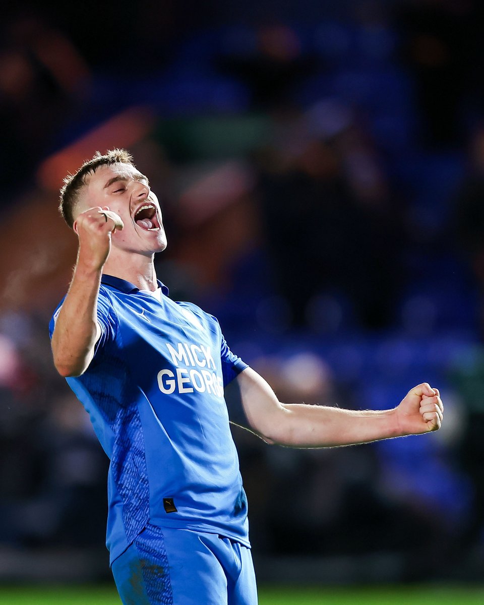 theposh's tweet image. 📷 Friday feeling.

#pufc