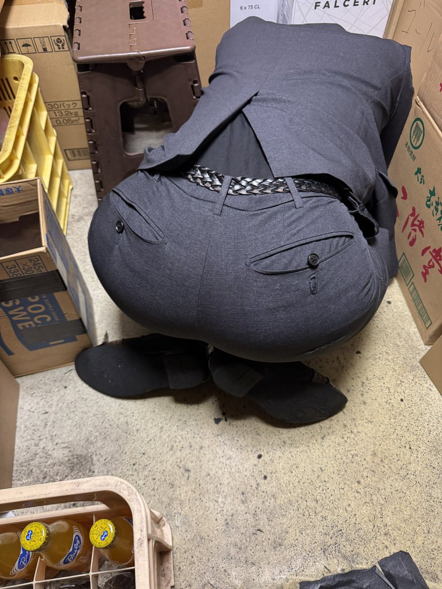 CLUB Shiny𝟭𝘀𝘁
ーOPENー
19:00〜LAST！
📍岡山市北区田町2-9-7リーセイントビル1F

ボーイの熊のお尻…WOW(｡･о･｡)💦
#岡山
#ホスト
#Shiny𝟭𝘀𝘁
#ボーイ
#お尻
#美尻