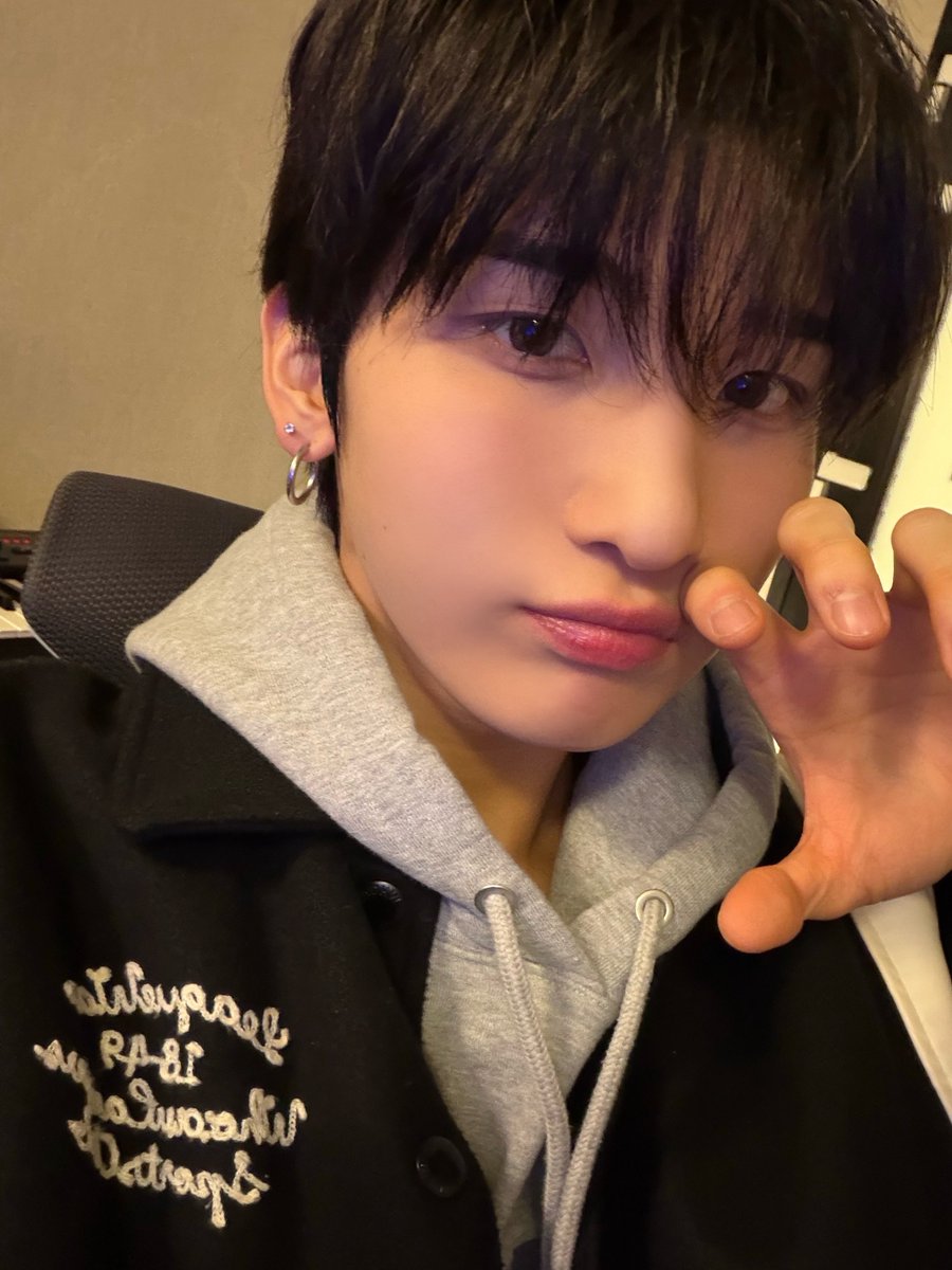 CUBE_NOWZ's tweet image. [📢] 여기예요 코치님

NOWZ (나우즈)의 Berriz LIVE가 시작되었습니다! 
데이앤 여러분의 많은 시청 바랍니다 🙌 
🔗 link.berriz.in/web/main/nowz/…

#NOWZ #나우즈
#연우 #YEONWOO