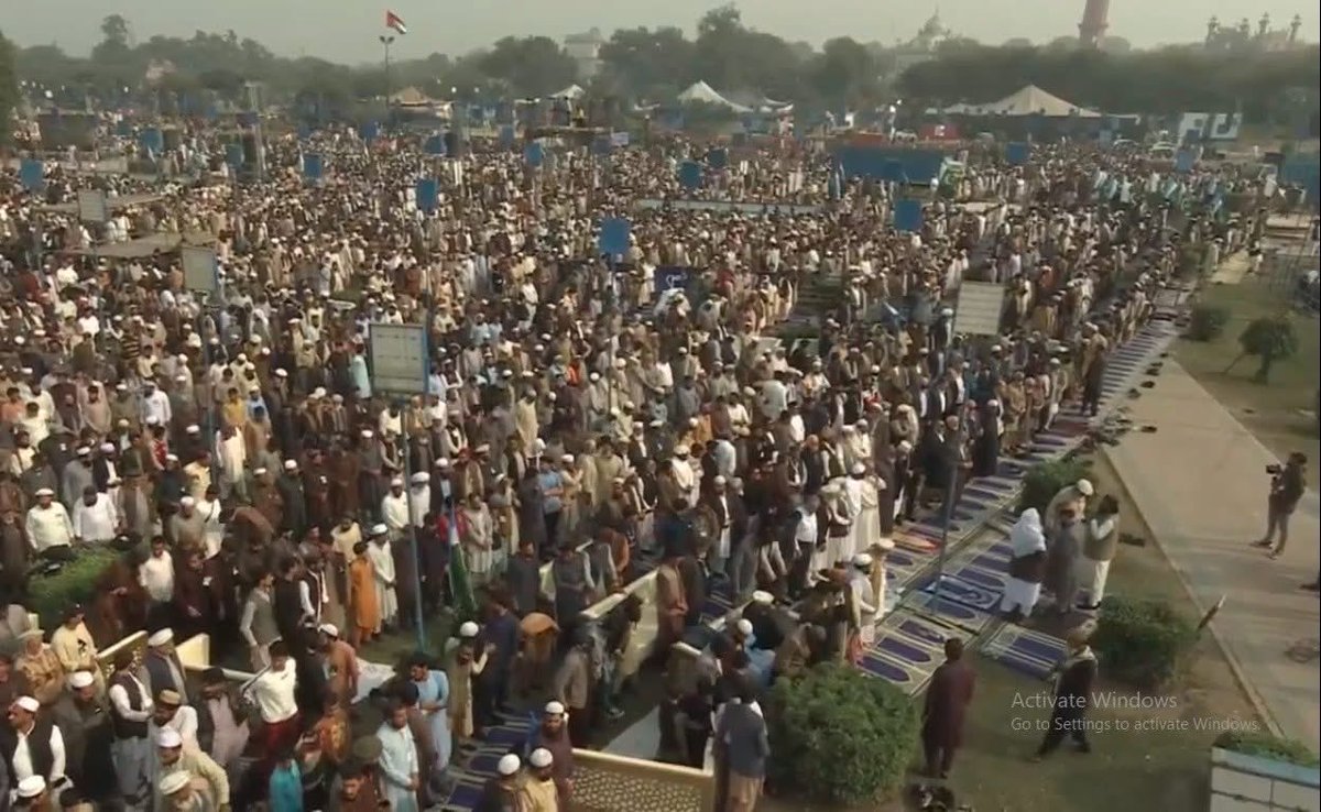 JIPOfficial's tweet photo. Allahu Akbar, wa lillahil hamd!

Thousands gathered in reverence, at the Ijtama e Aam, standing before their Lord as Sheikh Dr. Mohiuddin Al-Qaradaghi, President of the International Union of Muslim Scholars, delivered the Khutbah Jummah and led the blessed prayer.

 #اجتماع_عام_مینار_پاکستان