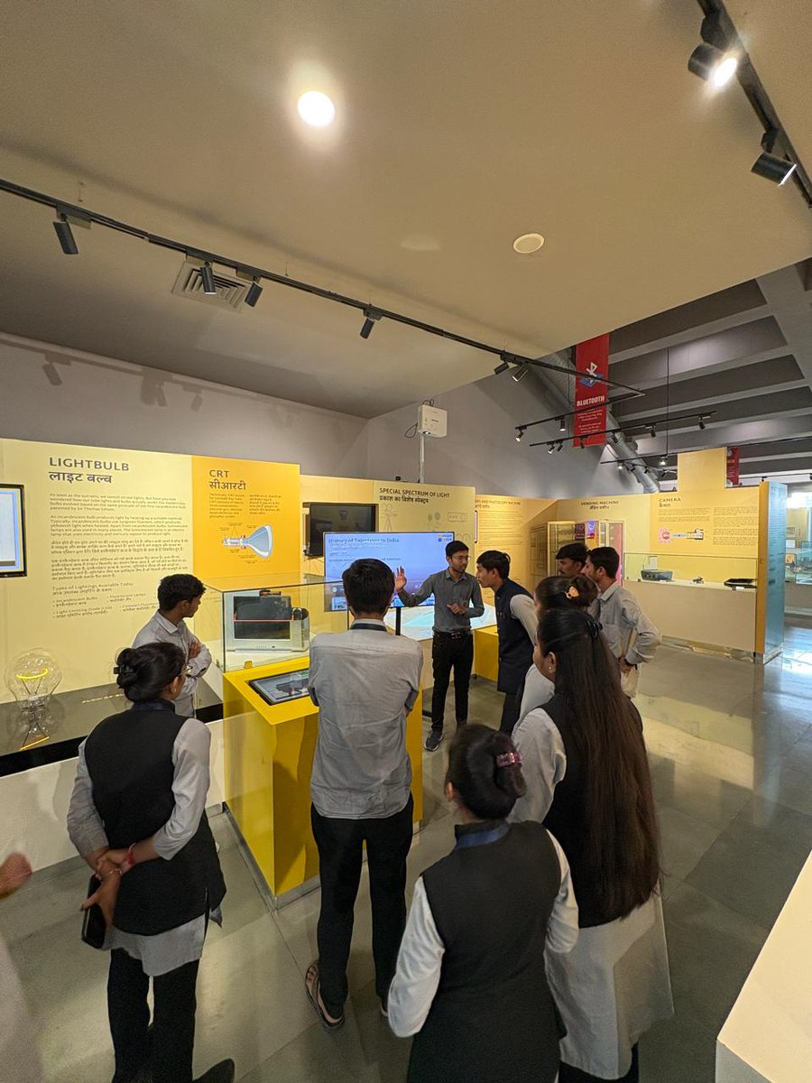 JaydipJada's tweet image. Visitors and students explored the amazing history of television and learned about the different types of televisions on World Television Day at Regional Science Centre, Rajkot! 📺✨
#WorldTelevisionDay #RSCRajkot #ScienceForAll #sciencecityrajkot #science #scienceatRajkot