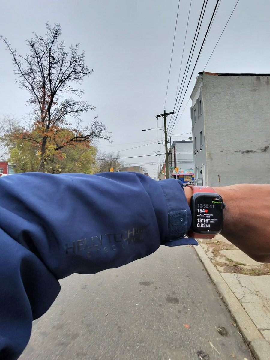 JiD4A's tweet image. 10min jog on my way to the gym