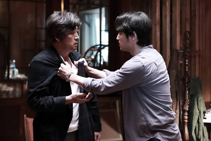 catchuanbu's tweet photo. Can you save a person without destroying the life you built? It's a powerful exploration of regret, sacrifice, and the complexity of love. The lead performances are fantastic. 3/4
#KoreanFilm #primeindia  #MustWatch 
 #WillYouBeThere #KMovie #timetravel https://t.co/fAobijjOvt