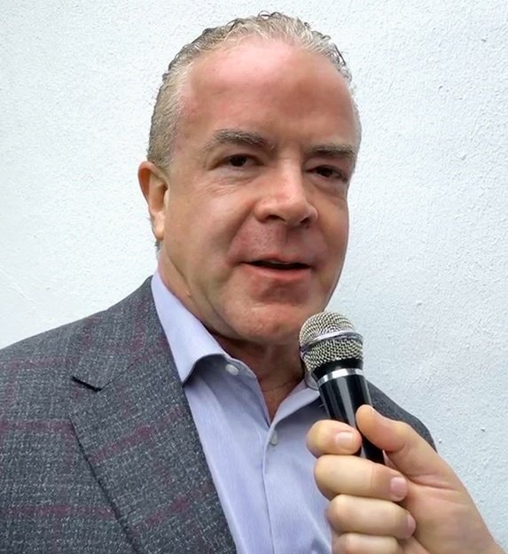 alvarosahr's tweet image. Imagina prepararte por meses (o incluso años), gastar un dineral en vestidos de lujo, en maquillajes, en preparadores físicos, en alojamiento y viaje a la ceremonia con un sueño en la mente.
Y que vengan unas rat4s aztec4s a amañar la corona a la hija del amigo del dueño.

Tsssss