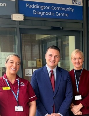 The Cancer Alliance's Senior Responsible Officer Joan Spencer recently met The Secretary of State for Health and Social Care Will Streeting in Liverpool to discuss how Community Diagnostic Centres speed up tests.
Joan Spencer showed him Paddington CDC.
See ow.ly/f37v50XvFmJ