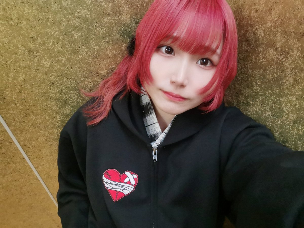 ui__hat's tweet image. そろそろ赤色チャージしなきゃ❤️🔥
 #HaT  #HATEandTEARS