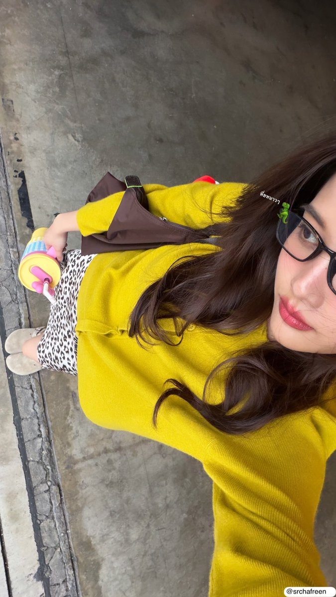 FBlowkey's tweet image. SARO!!!! 🫶🏻🤏🏼🤏🏼🤏🏼 yes, it&apos;s cold 😅 stay warm with fluffy and your nong 

#srchafreen