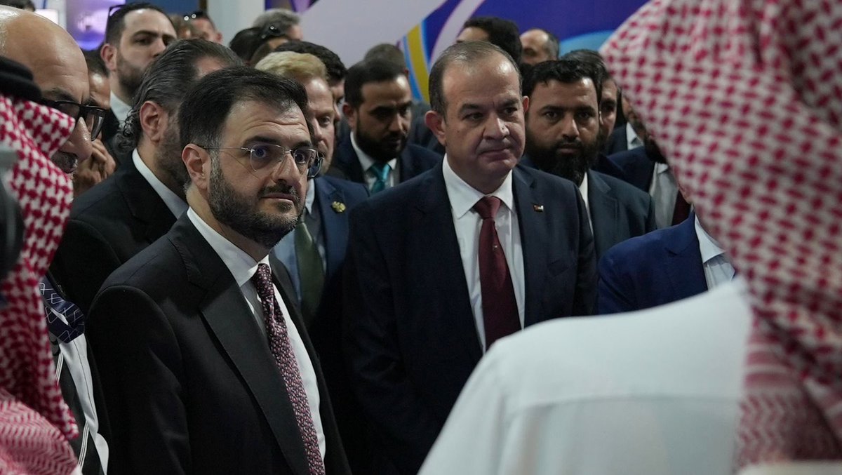 elm's tweet photo. 🫱🏼‍🫲🏽| يا مرحبًا بزيارة:  • معالي وزير الاتصالات وتقانة المعلومات بالجمهورية العربية السورية عبدالسلام هيكل • معالي وزير الاقتصاد الرقمي والريادة في المملكة الأردنية الهاشمية سامي سميرات • معالي وزير المالية بالجمهورية العربية السورية يسر برنية  لجناح #عِلم في معرض #سيريا_هايتك. سعدنا بمشاركتهم واطِّلاعهم على أحدث التقنيات في مجال المعرّفات الرقمية.