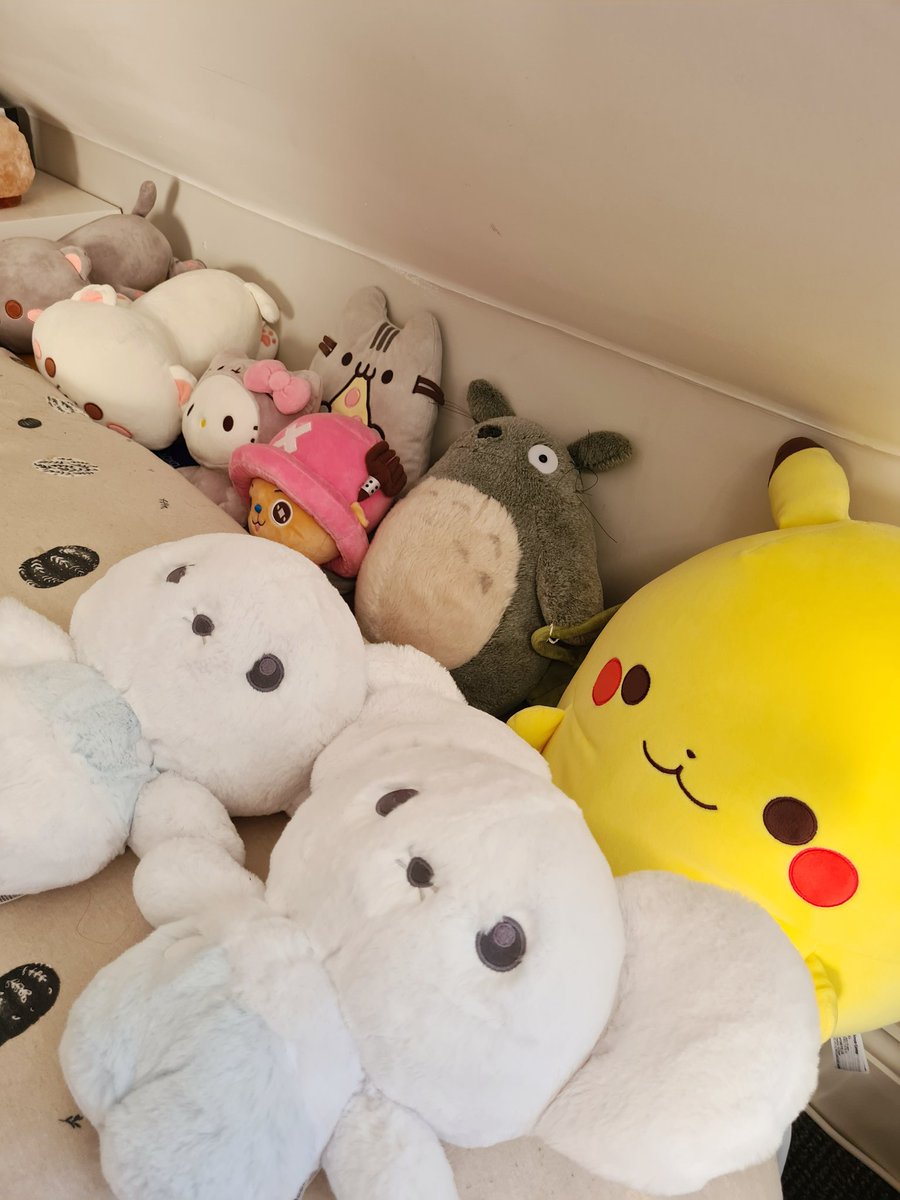 NostalgicDeath's tweet photo. the room of a 32 yo introverted homebody who is escaping reality 🙇🏻‍♀️ https://t.co/56hhpNBgxK
