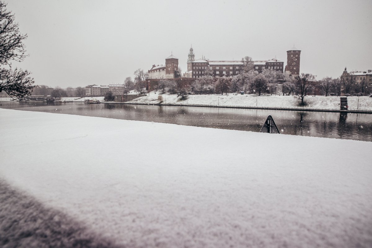 krakow_pl's tweet image. Jeszcze kilka zimowych ujęć ☃️ 
Wciąż zachwycamy się porannym śniegiem 💙
#zima #śnieg #Krakow