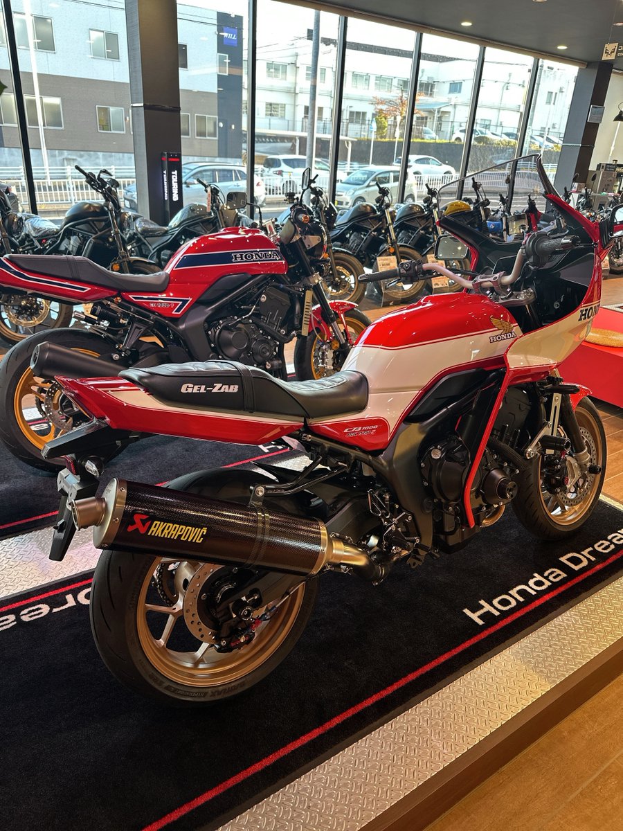 plot_touring's tweet image. 【愛知県初！CB1000F BOLD&apos;OR-2展示】
今週末、ホンダドリーム名古屋守山さんでCB1000Fが熱い🔥
ノーマル車と一緒にアクティブ様とプロトのカスタム車も一気に見れるチャンスです🏍️🧐
今週末はぜひホンダドリーム名古屋守山に遊びに行ってみてください！🏃
妄想（カスタム構想）がふくらみますよ～！😁