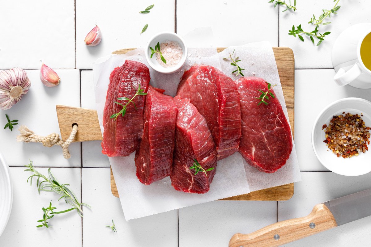 NewsMedical's tweet image. 🥩🍃 Including lean beef in a Mediterranean diet can boost gut diversity and lower TMAO levels, proving diet quality matters more than just meat quantity. Surprised? Discover the science: news-medical.net/news/20251121/… #GutHealth #MediterraneanDiet