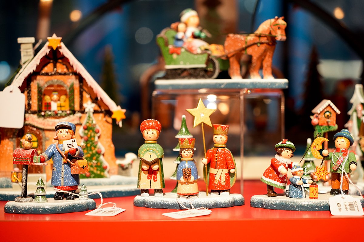 kohamamiyu's tweet photo. ヨーロッパには行けなくとも…東京なら🥹ドイツのケーテ・ウォルファルトが麻布台ヒルズのクリスマスマーケットに！

https://t.co/tu1rqF3BMl

ドイツの職人が一点ずつ手作業で作る木製オーナメントはとってもかわいく、日本で触れられるのは今だけです……🎄

☃️明日から

#ケーテウォルファルト #PR https://t.co/cp0LLZeUAC