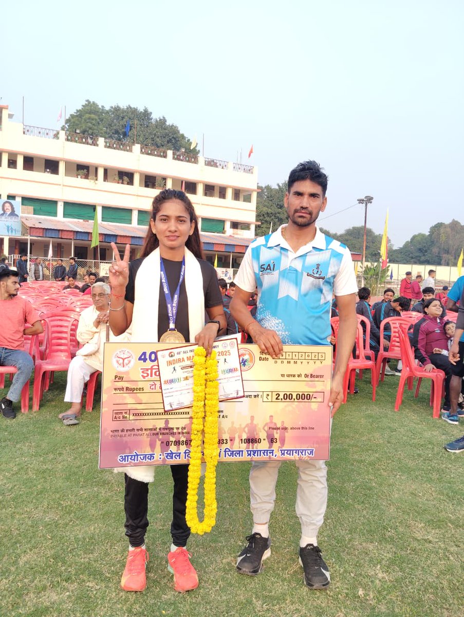 CISFEast's tweet image. CISF’s L/ASI/Exe Reenu Wins Gold at 40th Indira Marathon 2025
CISF athlete L/ASI/Exe Reenu clinched 1st position at the 40th All India Indira Marathon in Prayagraj, finishing the 42.195 km race in 02:53:02 and securing the Gold Medal in the Women’s Category.
#CISF @CISFHQrs