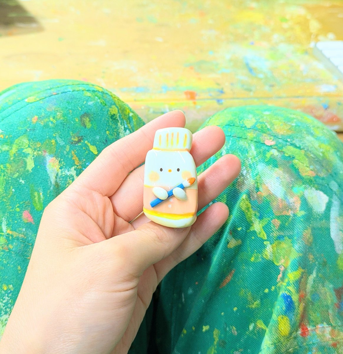 2025.11.21 この間作っていた画材ブローチ 絵の具🎨🖌️
