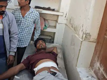 SmartKhabari's tweet image. देवरिया ब्रेकिंग: युवक के पेट मे मारी गोली।

देवरिया जिले के खामपार थाना क्षेत्र के सरया गांव में शुक्रवार दोपहर बाइक सवार बदमाशों ने 20 वर्षीय युवक को गोली मारकर गंभीर रूप से घायल कर दिया। वारदात के बाद बदमाश मौके से फरार हो गए, जिससे गांव में तनाव फैल गया और भारी भीड़ जमा हो…