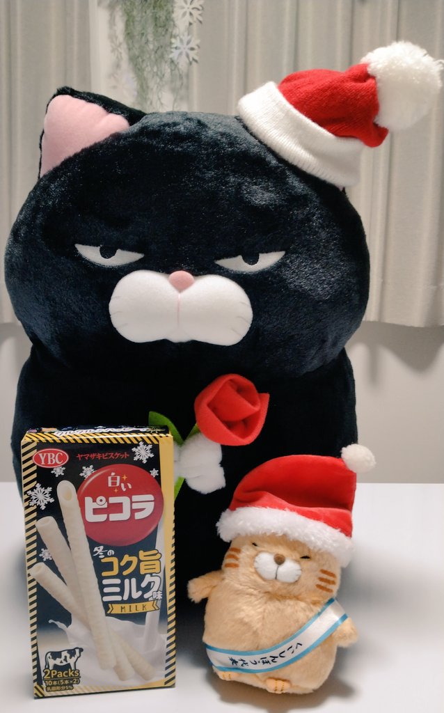 h8uafUFQ1cXOovF's tweet image. 白いピコラ❄まさにこの時期にぴったりなお菓子にゃね♪
#アミュキャラぬい撮り　#ひげまんじゅう　#ピコラ