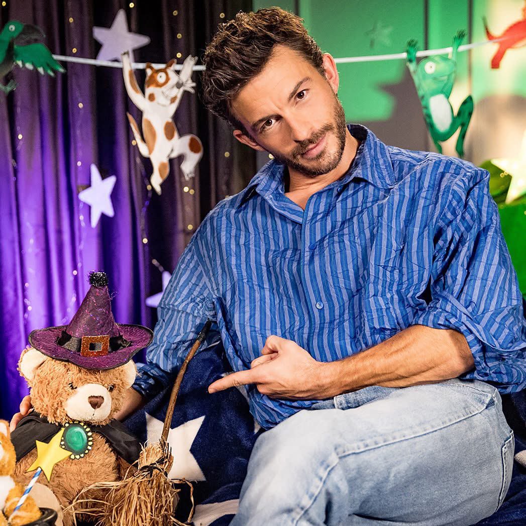 he can read me a bedtime story anyday