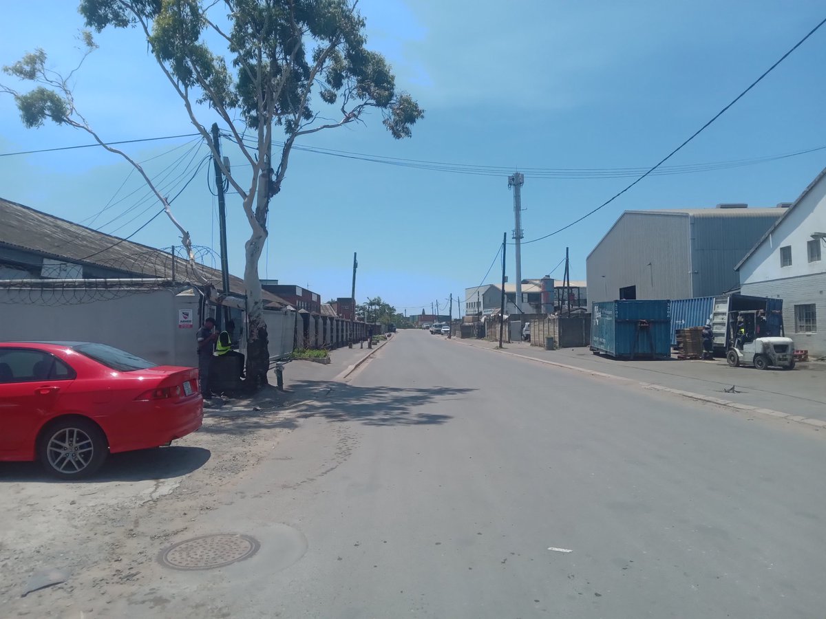 HarrisThula's tweet photo. For sale: Industrial property for sale or to let at Isipingo rail - Durban. 

About 8000 square metres. 
Rates: R40 000 per month. 
Sale price: R30 million 
Rental price: R250 000 per month. 

To view strictly by appointments.  

For more: +27796286075 https://t.co/TsPzMMXRY2