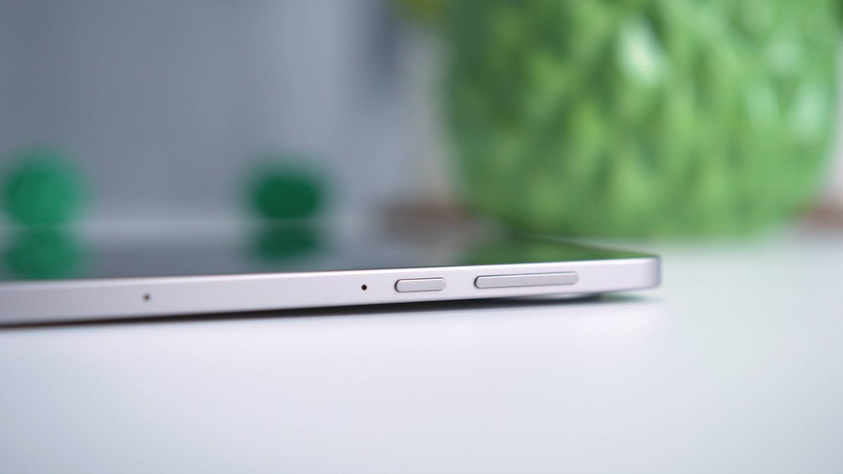 benchrs's tweet image. [TEST]: #Honor Pad 1️⃣0️⃣ – posle dobre sedmice, čista “desetka” (🎞️video)

[RECENZIJA]: 👉 benchmark.rs/testovi/prenos…  👈

Tanki metalni dizajn, 120 Hz ekran, šest zvučnika i bogat MagicOS 9 sa Honor Notes, Docs i AI alatima čine #HonorPad10 dugoročno isplativom investicijom #Tablet