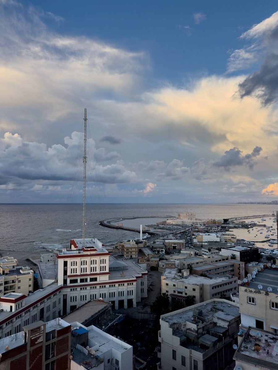 mzaehm_'s tweet photo. «الإسكندرية، حتّة من الجمال ربنا حطّها على البحر» :) 
Bahri district of Alexandria. https://t.co/JaInBDNAbF