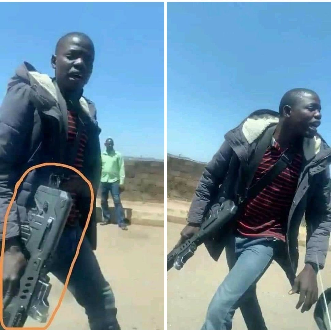 GeneralSnow_'s tweet image. All of us will learn.
See wetin terrorist carry.