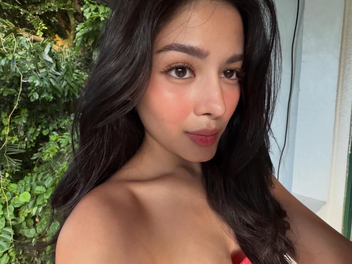 TeamAZOFC's tweet photo. 𝗦𝗛𝗘’𝗦 𝗚𝗟𝗢𝗪𝗜𝗡𝗚 𝗦𝗢 𝗙𝗜𝗡𝗘 ✨

Az’s behind the scenes selfies from The Secrets of Hotel 88! Can you guess what role she’ll be playing in the series? We’re all excited to find out!

Engage: https://t.co/fwLMW8qMJ9

#AzMartinez | @_AZMartinez https://t.co/0mB1h5SY2q
