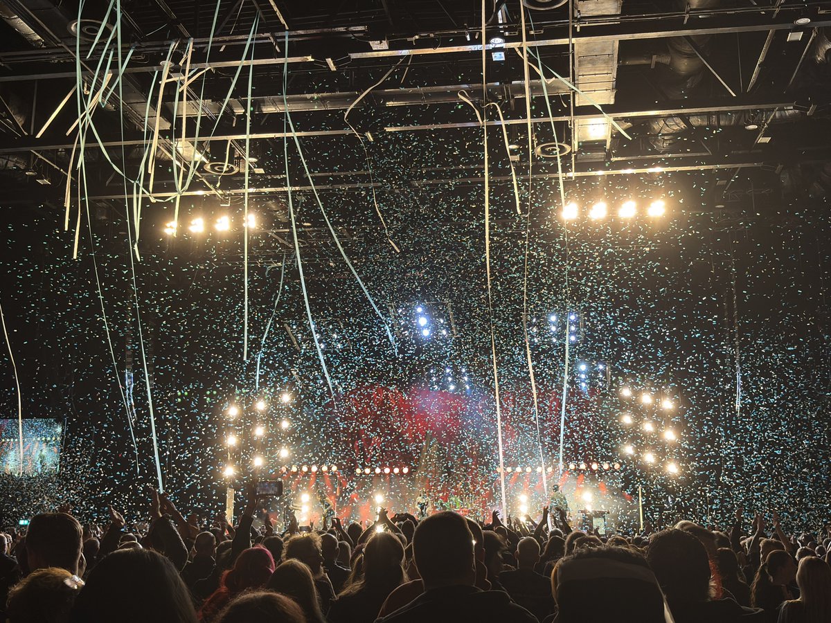 Bit sad that last night was my last gig of the year, easily the best run of gigs ive had

Need to find a way to make next year compete with the vibes somehow