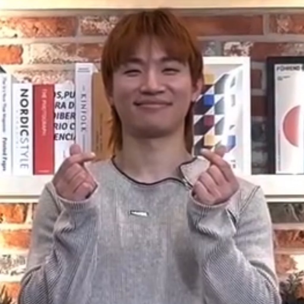 seungt0phyun's tweet image. DAESUNG WHAT DID U DO TO YOUR HAIR 😭😭😭😭 THIS IS TRAGIC PLEASE IT WAS PERFECT