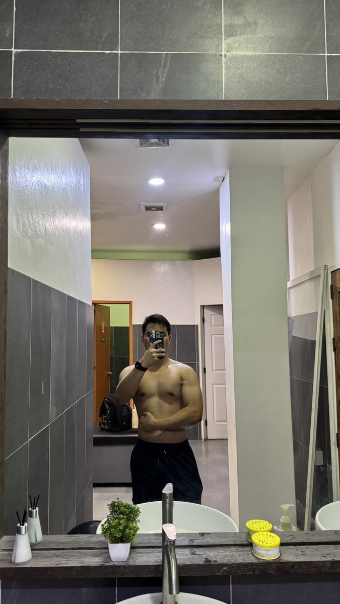 eveneezergalvez's tweet photo. Post-gym… https://t.co/DtmtkUYL1V