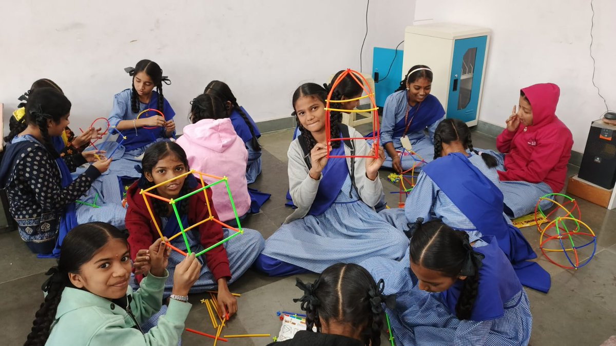 myudaantrust1's tweet image. Young innovators in action! 🚀
Grade 8 students built real structures using STEM kits — learning logic, teamwork &amp;amp; creativity.
Hands-on learning = confident children. 💛✨

#MyUdaanTrust #STEMLearning #RoboticsForKids #YoungInnovators #EducationForAll #HandsOnLearning
