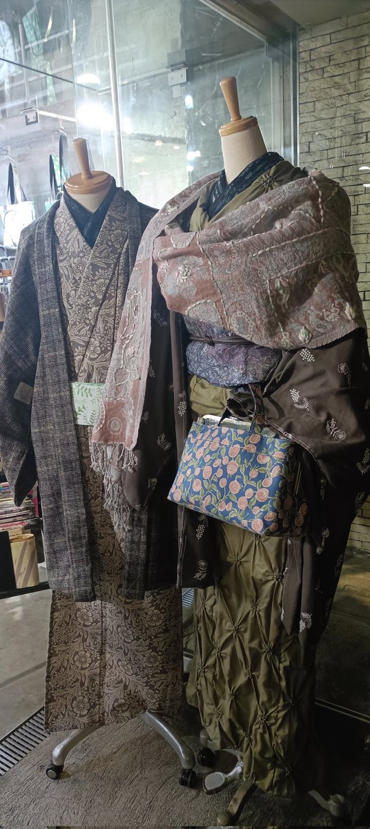 ミミズクヤさん東京店 <a href="/mimiowlya/">ミミズクヤ</a> に噂のレース足袋を買いにいったら、着物も買っていた(˶ᵔ ᵕ ᵔ˶)笑
少しだけ厚みがある麻〜柔らかくて着心地がめちゃよかった👘
みんな大好きなみなみ帯揚げの緑も✨
可愛いものがギュっと詰まっています🥰24日までの限定店舗だから是非お立ち寄りを〜！